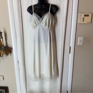 Vintage Van Raalte Suavette Full Slip
